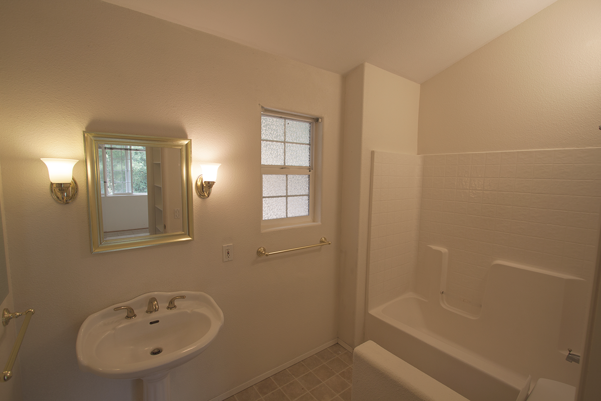 105A-WIldwood-bath13