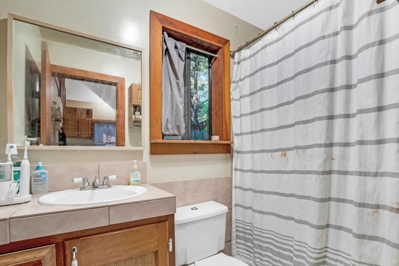 14251B-Bath1
