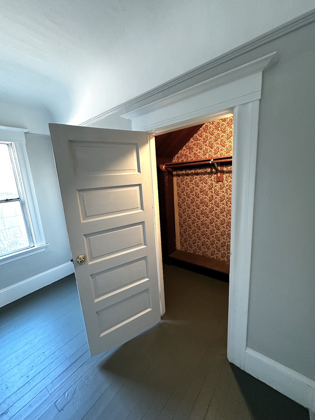 Middle bedroom closet