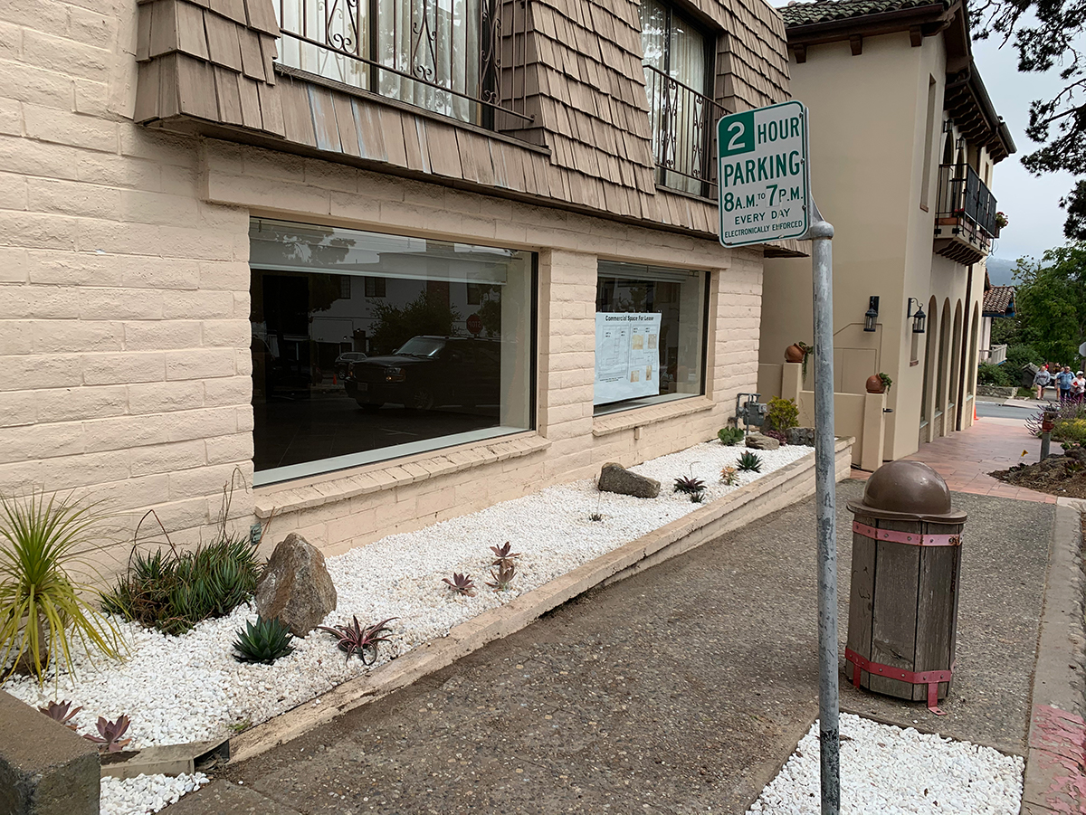 The windows are facing the sidewalk and there is 2 hour parking in front.